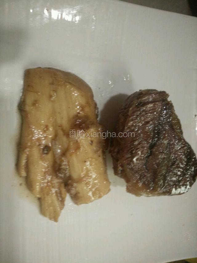 卤好的牛板筋和牛肉晾凉备用