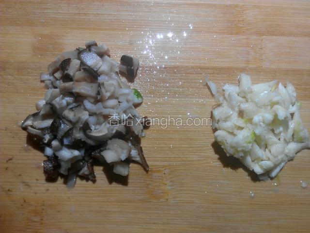 干香茹泡发好剁碎、蒜头剁碎