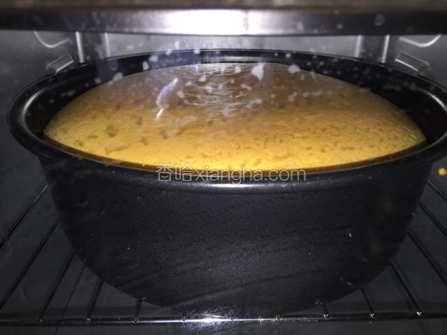 预热好后放入烤箱下层150℃烤40分钟。完成！（不过烤箱的性质还是自己摸索，不同烤箱有时候需要时间不同）