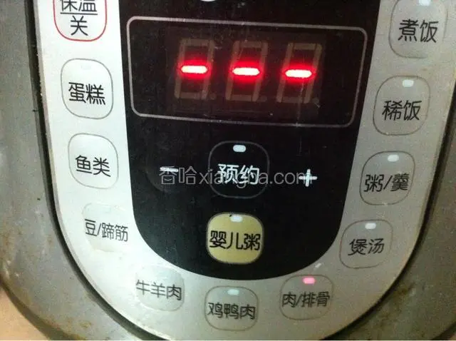 如图：盖上盖子，按排骨健