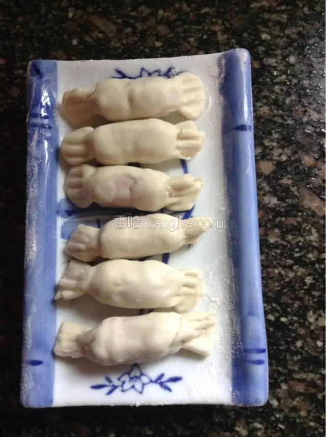 每个包成糖果样。