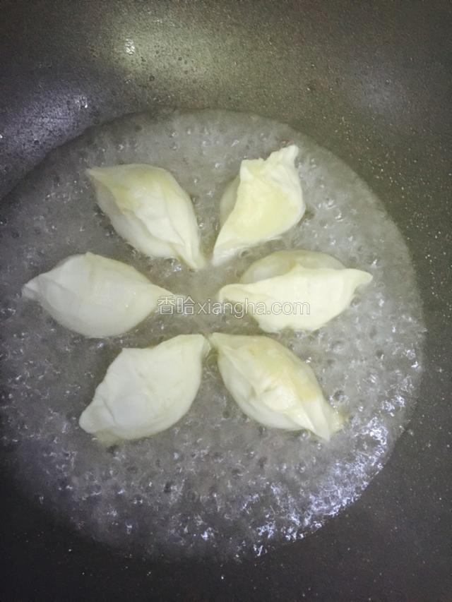 大伙烧开，盖锅盖中小火，水分烧干即可