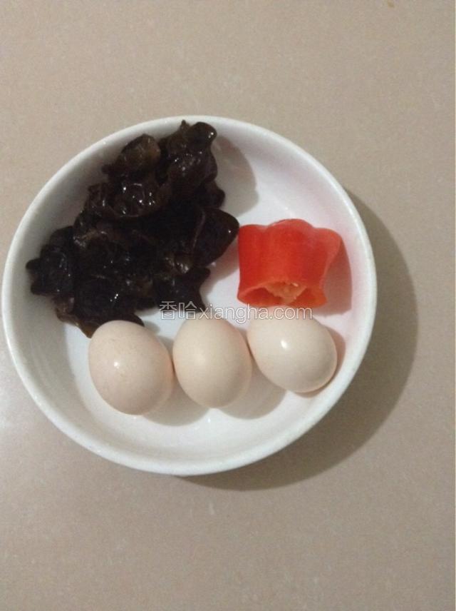 准备好食材。