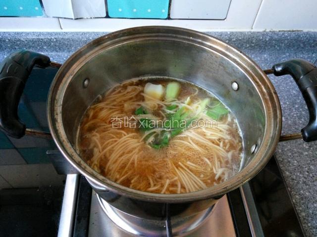 龙须面煮熟下入油菜煮5分钟关火即可