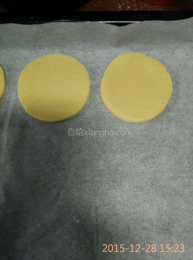 用模具一个个弄圆形