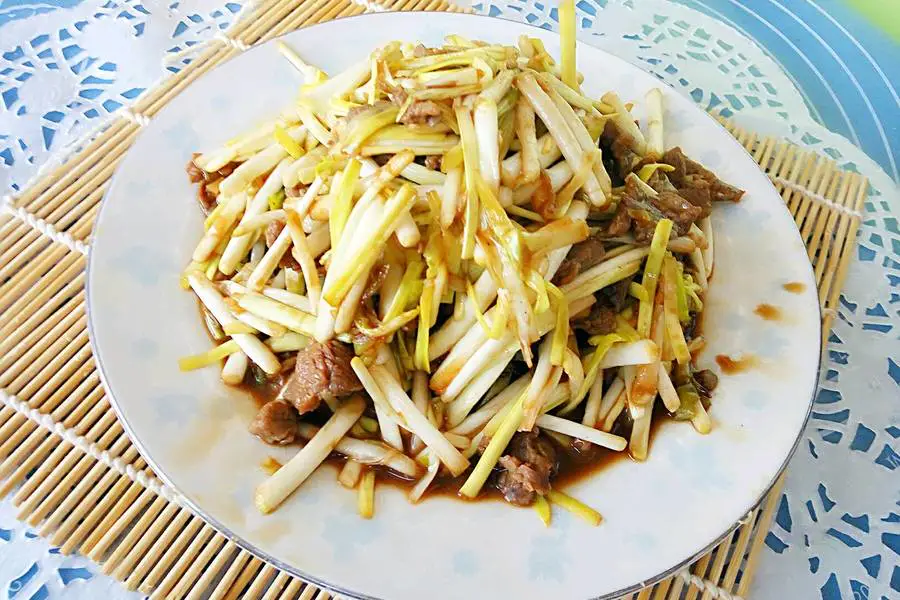 肉丝炒蒜黄