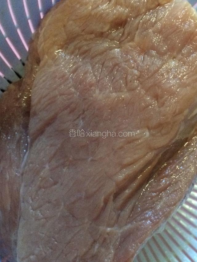 将瘦猪肉洗净沥水