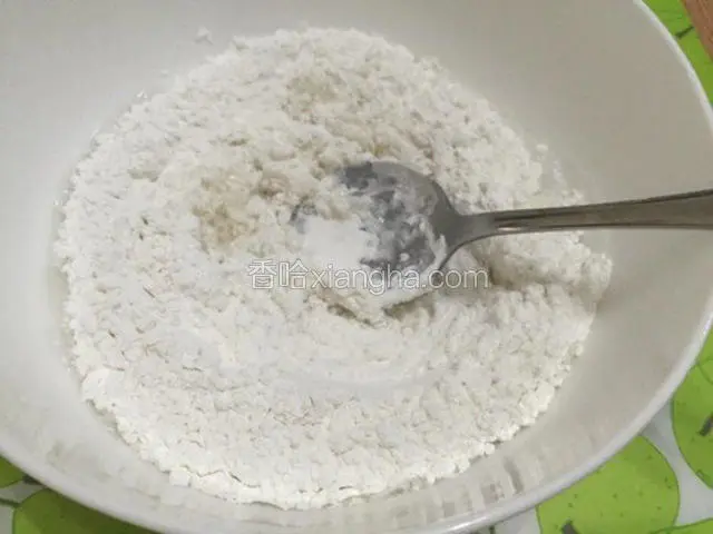 糯米粉加入开水搅拌