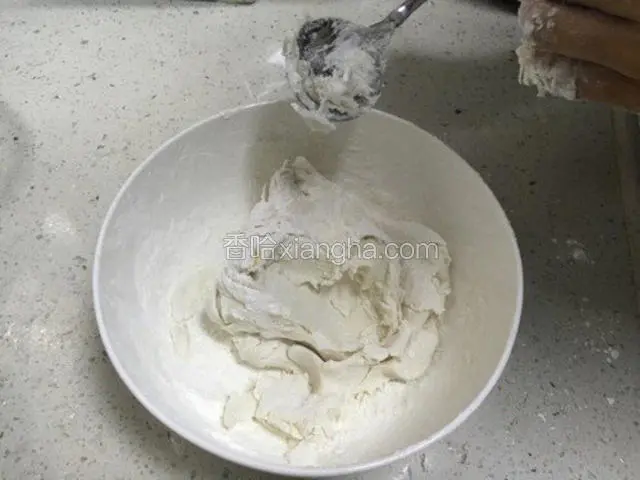 待不烫手时趁热揉均