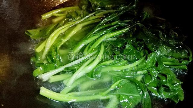 菜心不能烫太久，水开变绿就可以
