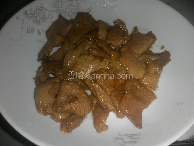 肉片装盘待用