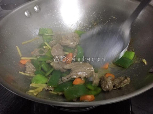 加入盐、少许糖
