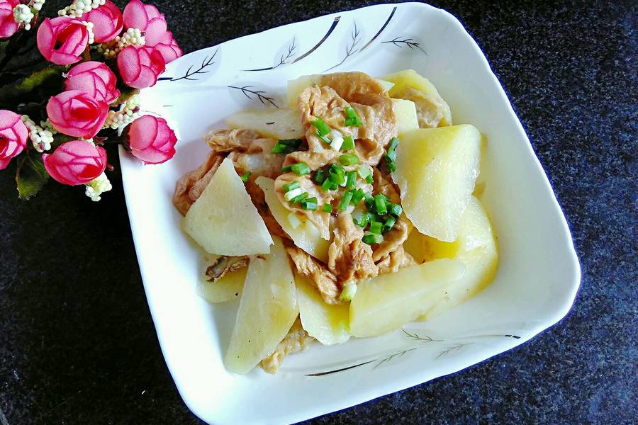 土豆烧油面筋