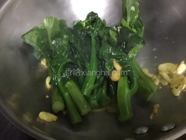轻轻翻炒