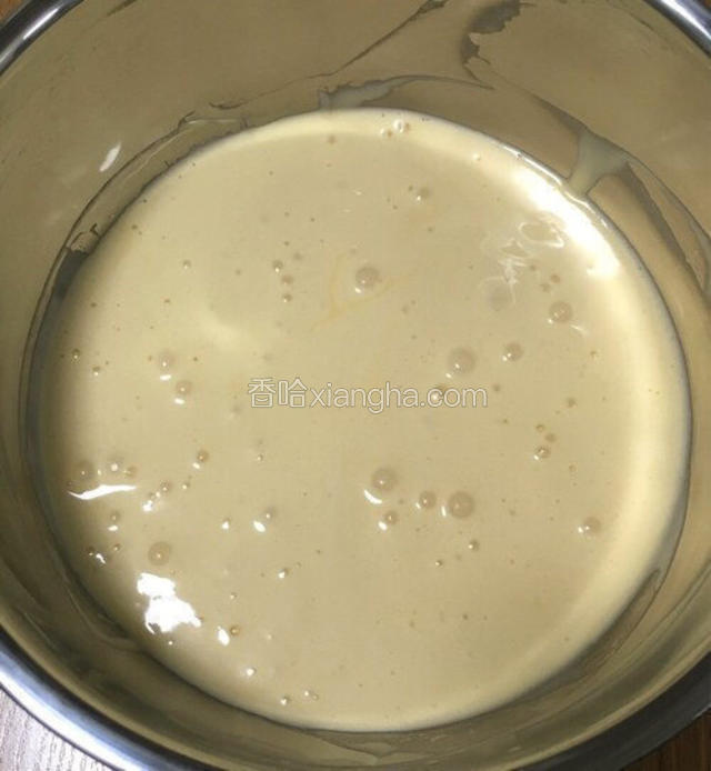 搅拌到完全没有蛋清了就算发泡的整个过程成功了