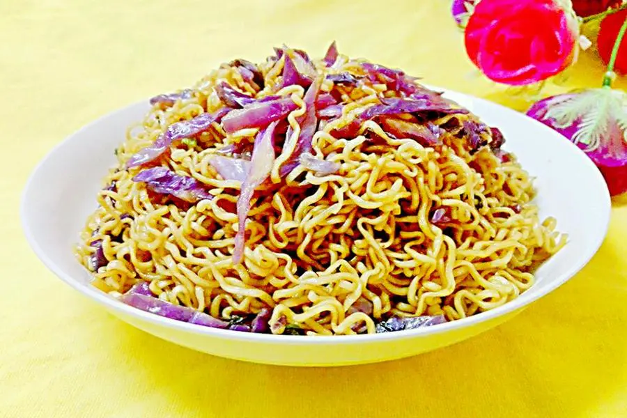 紫甘蓝炒面