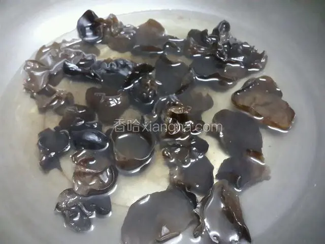 再放到锅里焯一下水