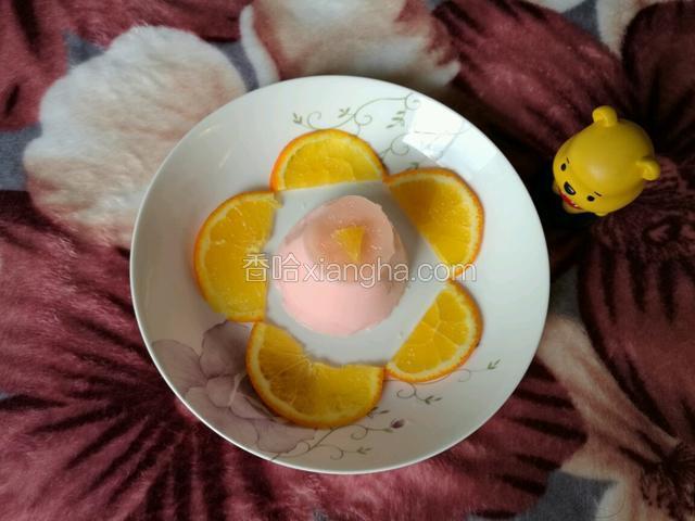 配上些橙子片摆盘就ok了！