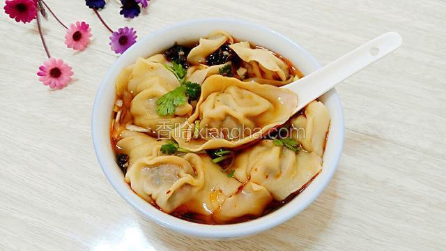 胡萝卜木耳鲜肉馄饨