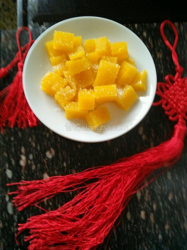 装盘洒上白糖，跟卖的更像了！