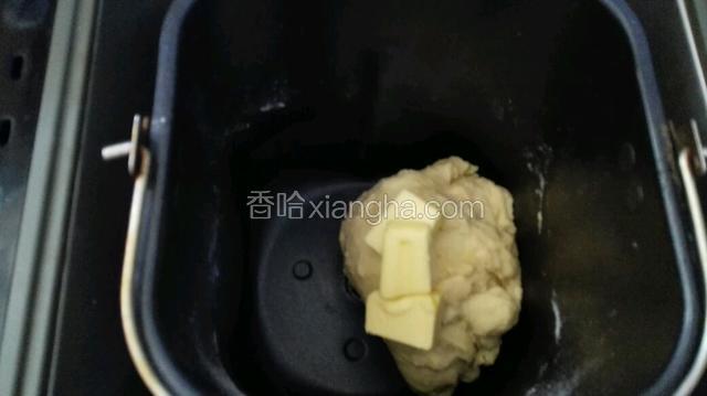 和面一次，放黄油。