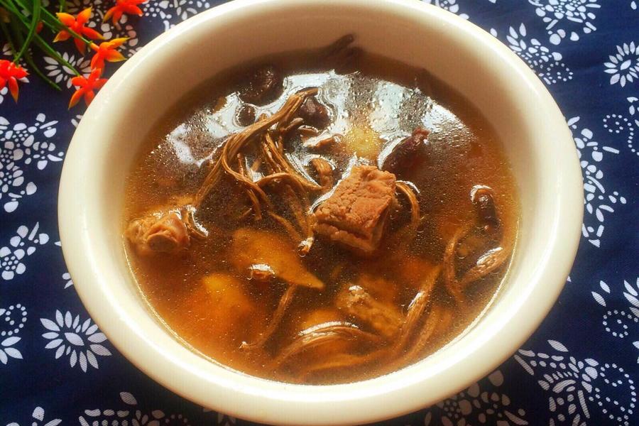 茶树菇排骨汤