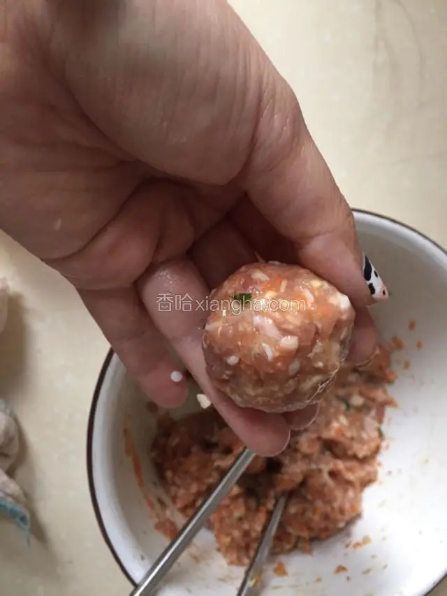 包裹起来，把多余的肉去掉（这样口感好）