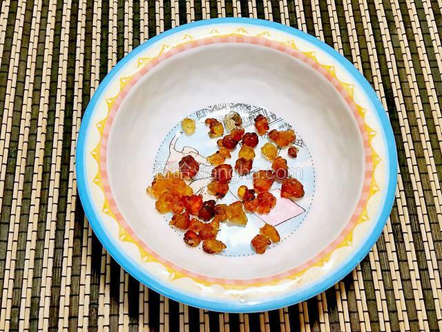 桃膠加清水浸發12小時