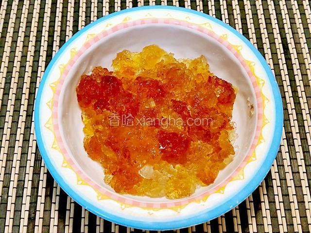 浸發好的桃膠除去雜質清洗乾淨