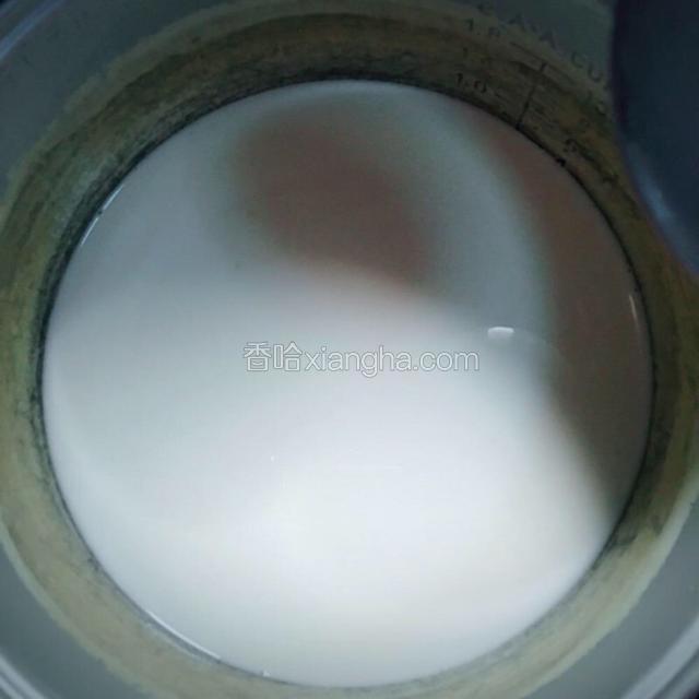 洗面团的水找个大的容器装起来