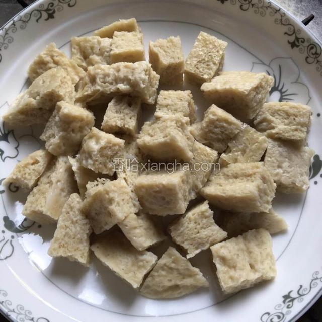 出锅后切块待用