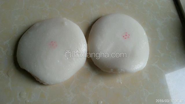 准备好2个糍粑