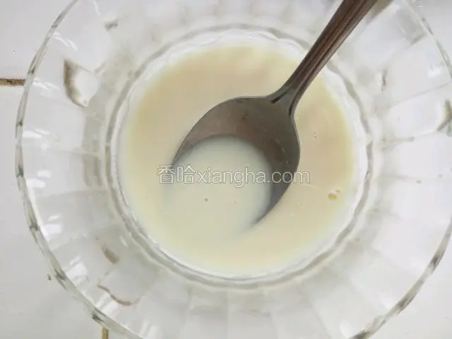 酵母用约35℃温水化开