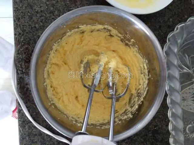 打至混合均匀，成黄色