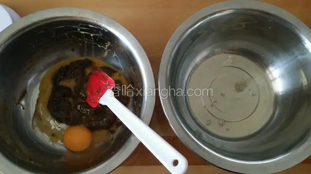 取一个无水无油的盆 分离装蛋白