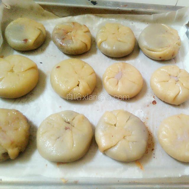放入烤盘，面部朝下