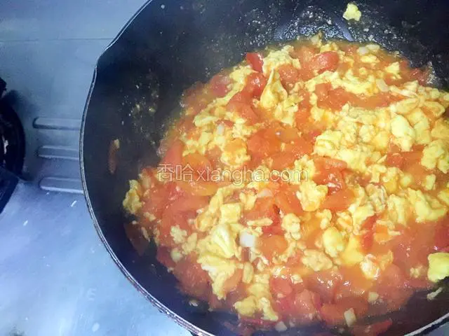 翻炒片刻加鸡精，出锅