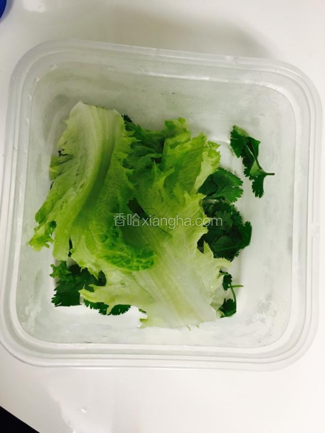 把青菜洗净备用