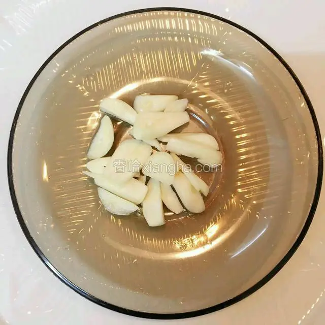 蒜切片备用
