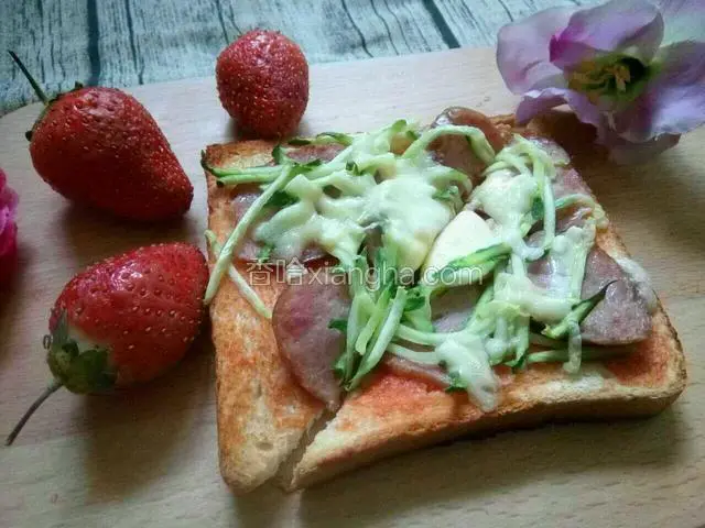 蔬菜也可换成自己喜欢的食材放上去