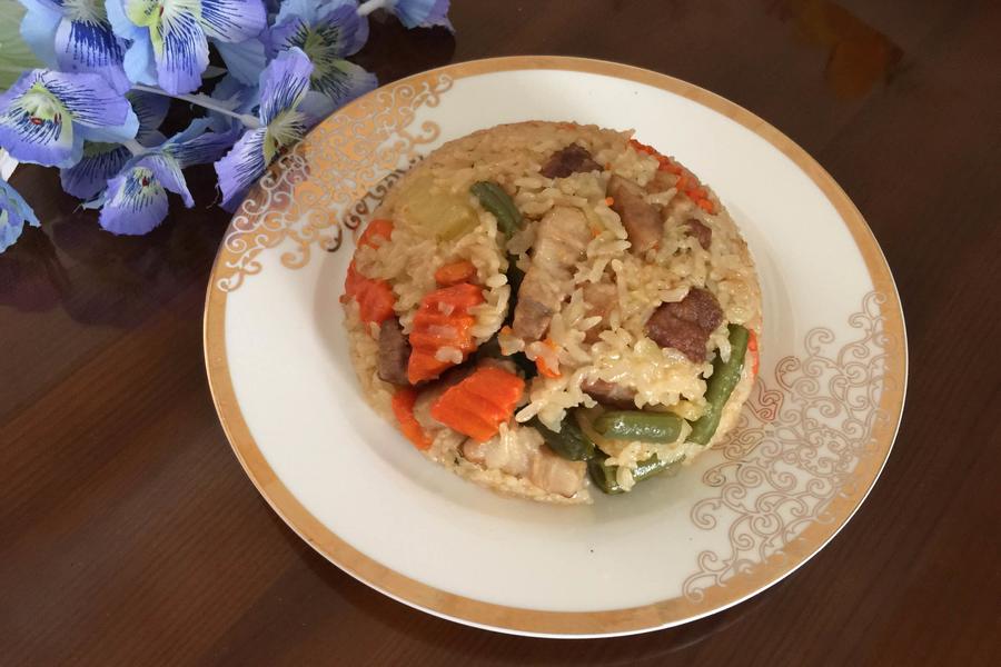 五花肉焖饭