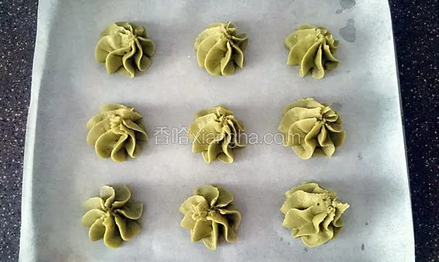 烤箱预热180度 烤12分钟
