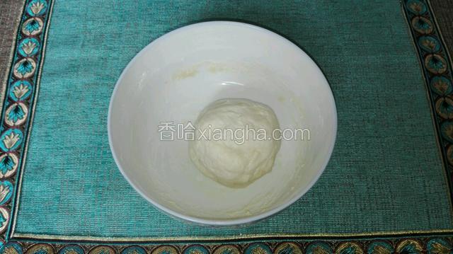 不断按揉成团状。