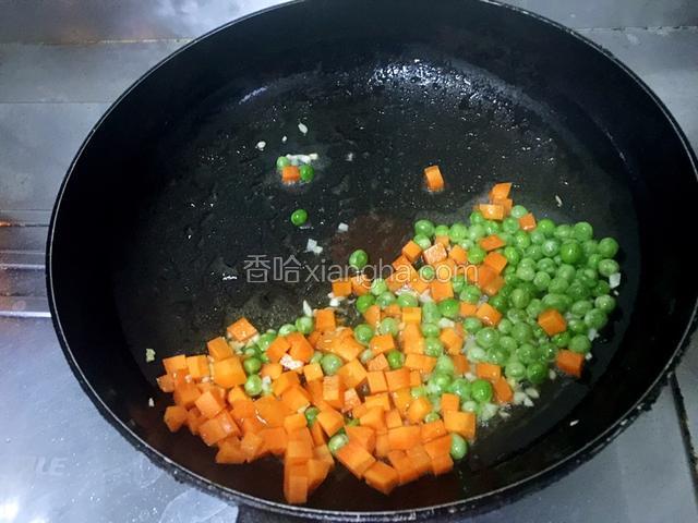 胡萝卜青豆下锅