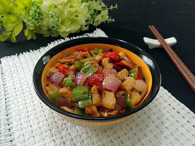 二蔬小炒肉丁