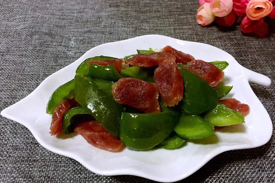 腊肠炒青椒
