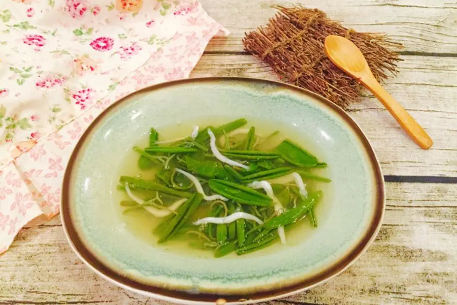 莼菜银鱼羹