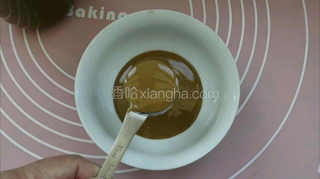 准备三茶勺芝麻酱