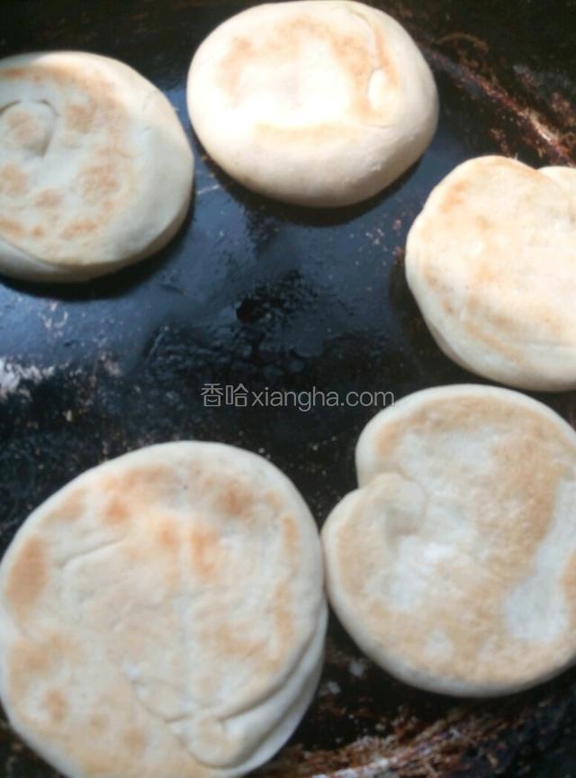 翻过来的这样，再烙几分钟，可以出锅了，