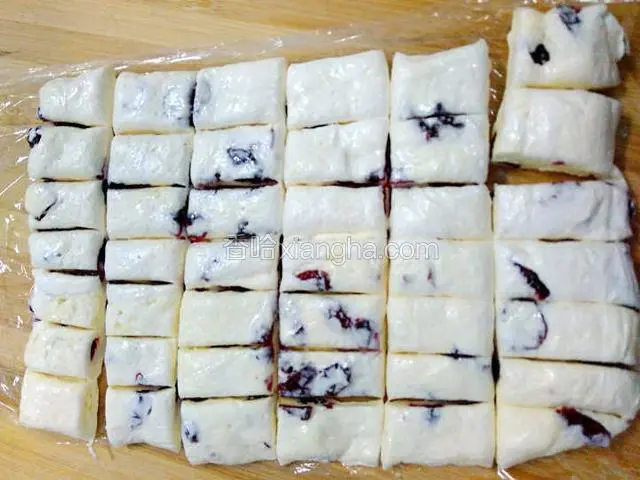 切成同等大小的方块。
